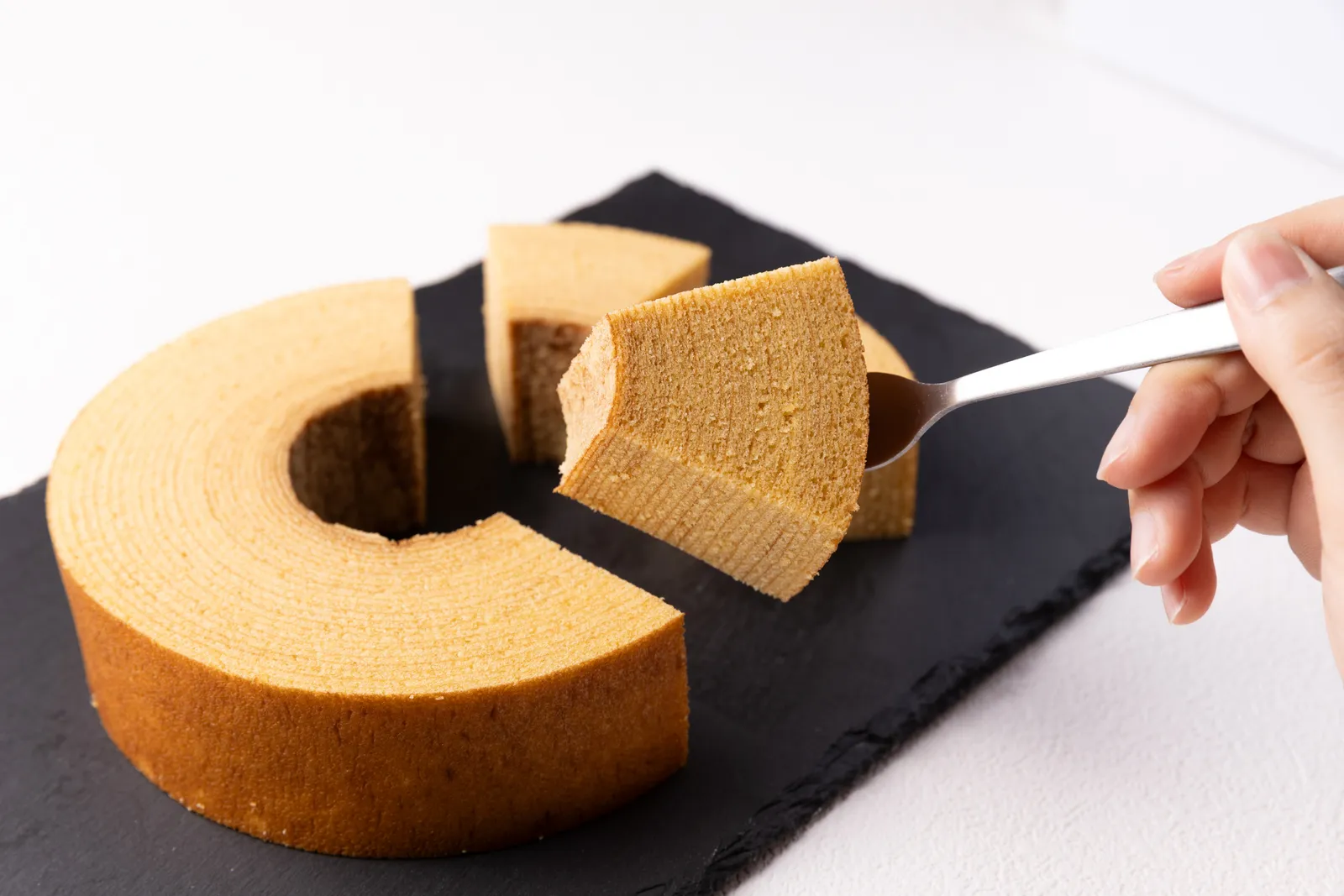 バウムクーヘンを味わう